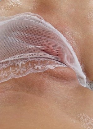 Мокрые женские письки готовы к соитию в трусиках картинка 52